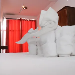 https://celonese-restaurant.negombohotels.net
